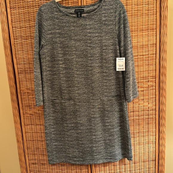 NWT Knee-length black birdseye knit dress with front pockets - Picture 3 of 8